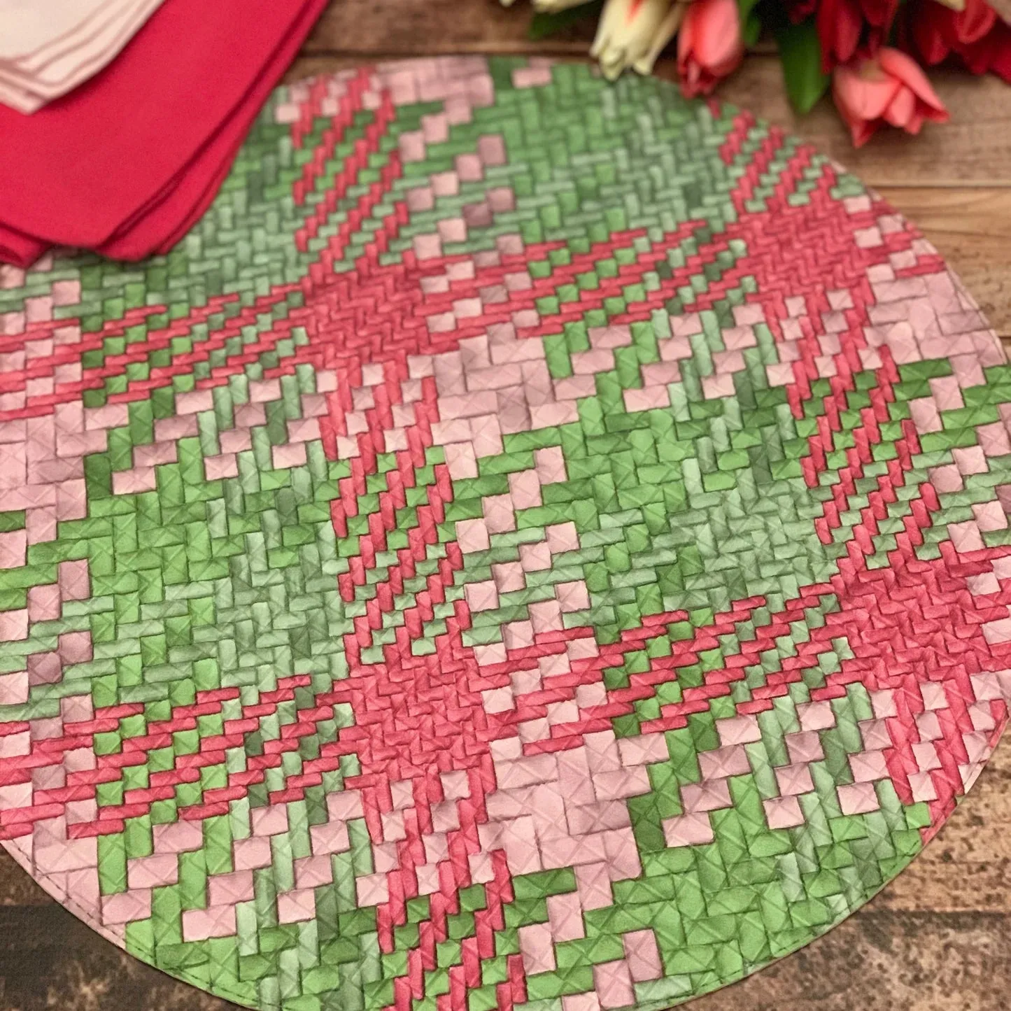 Bodrum Group Nantucket 15" Round Placemats In Green/Pink, Set of 4