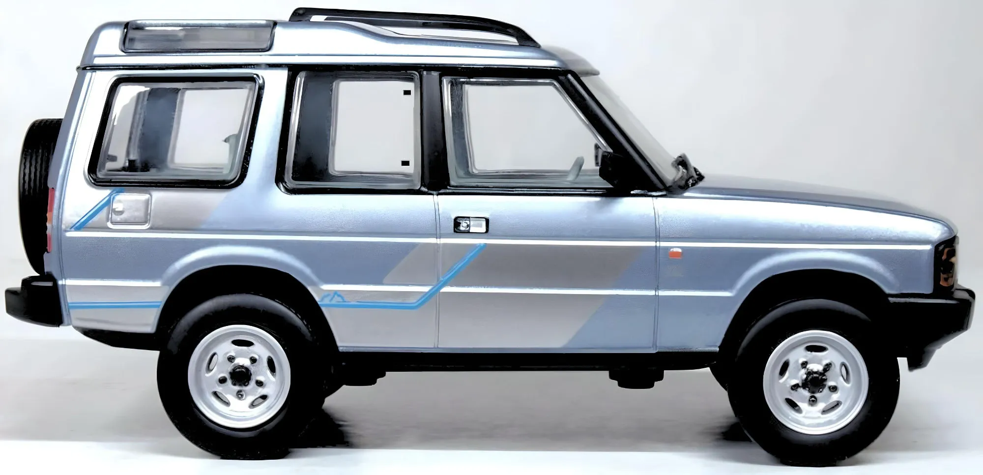 Oxford Diecast Mistrale Land Rover Discovery 1