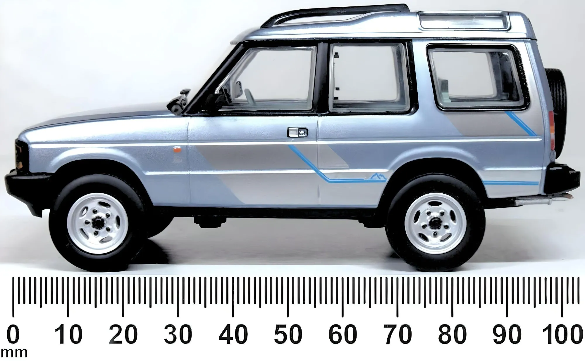 Oxford Diecast Mistrale Land Rover Discovery 1