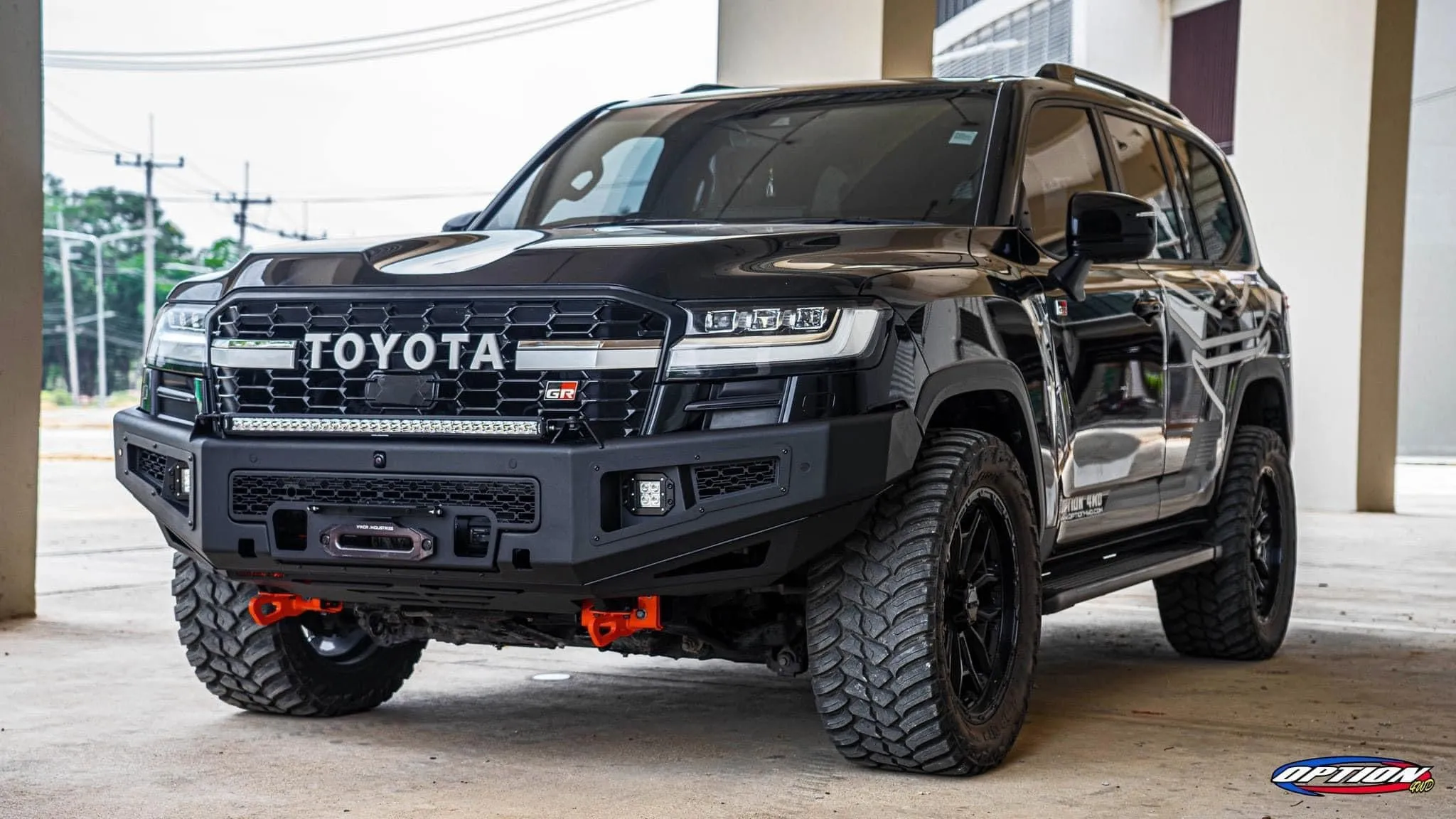 TOYOTA LC300 , Supreme FRONT WINCH BAR VX -