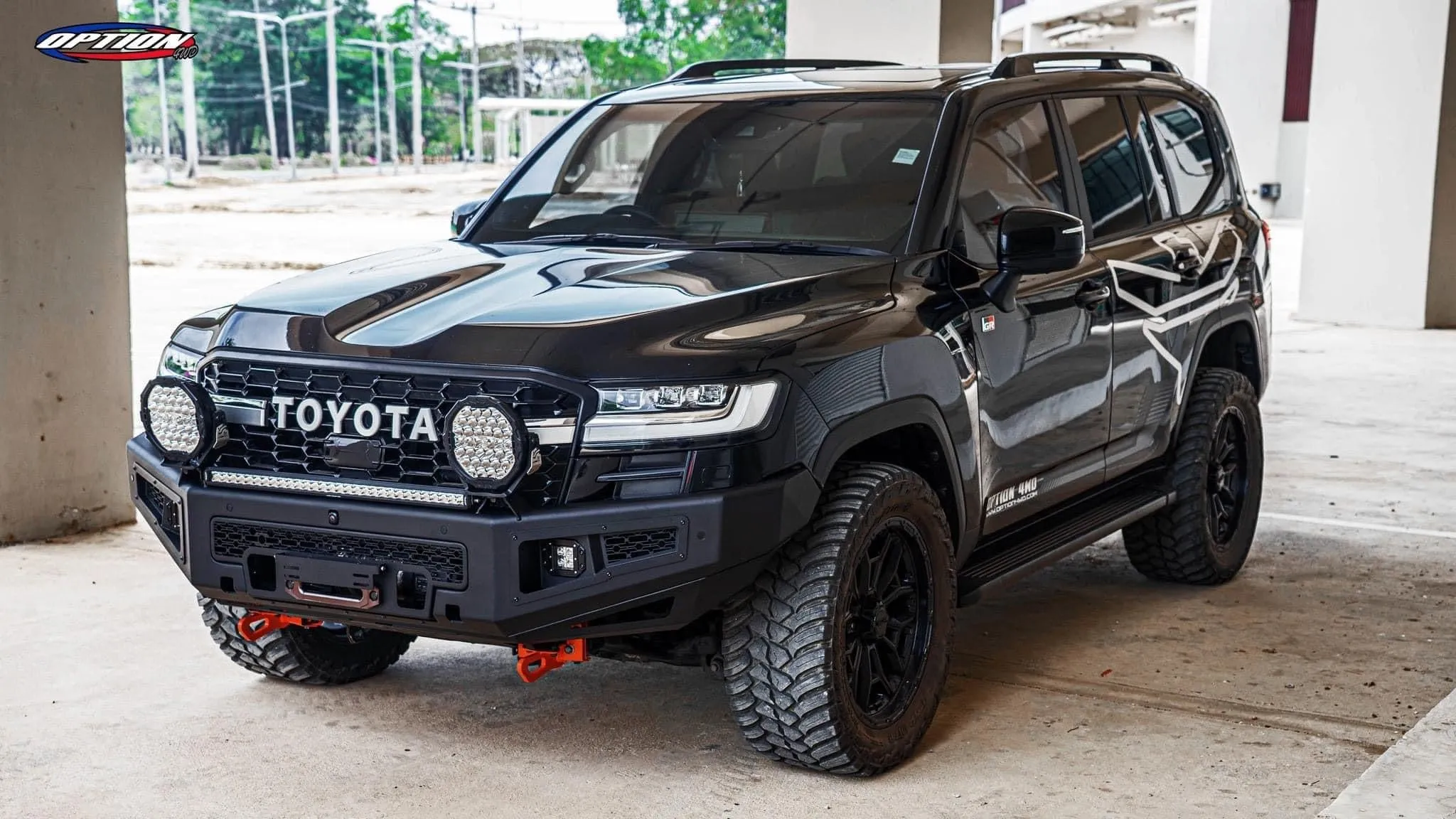 TOYOTA LC300 , Supreme FRONT WINCH BAR VX -