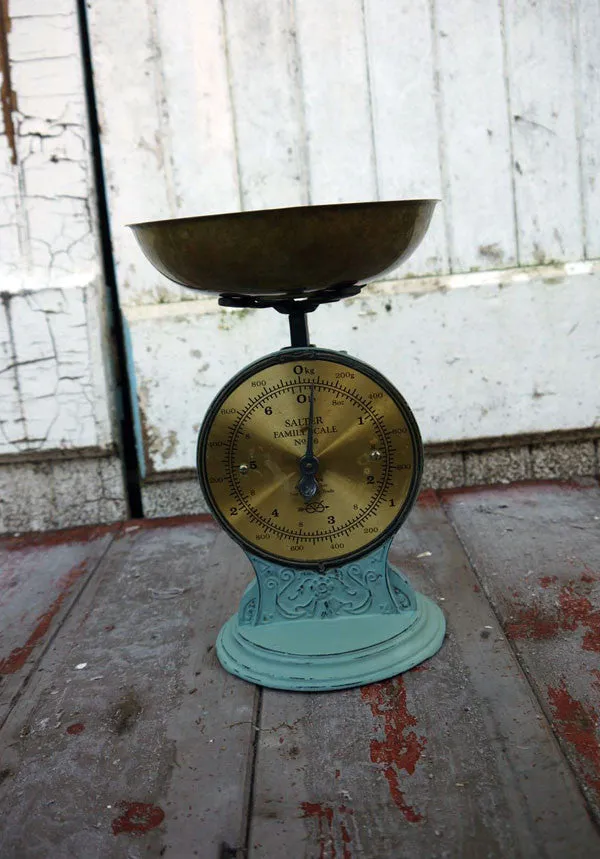 Vintage brass tone weighing scales