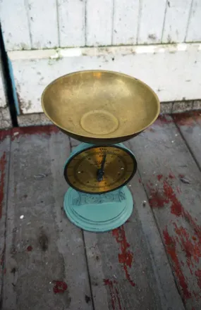 Vintage brass tone weighing scales