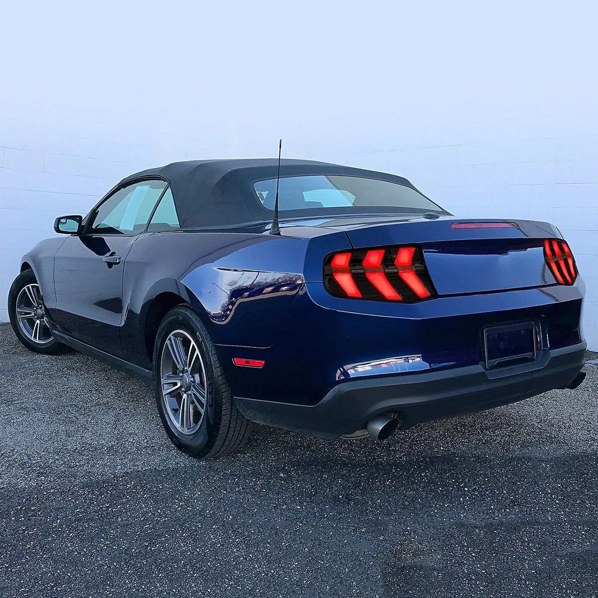 VLAND LED Tail Lights For Ford Mustang 2010-2012 With 7 Lighting Modes [DOT.]