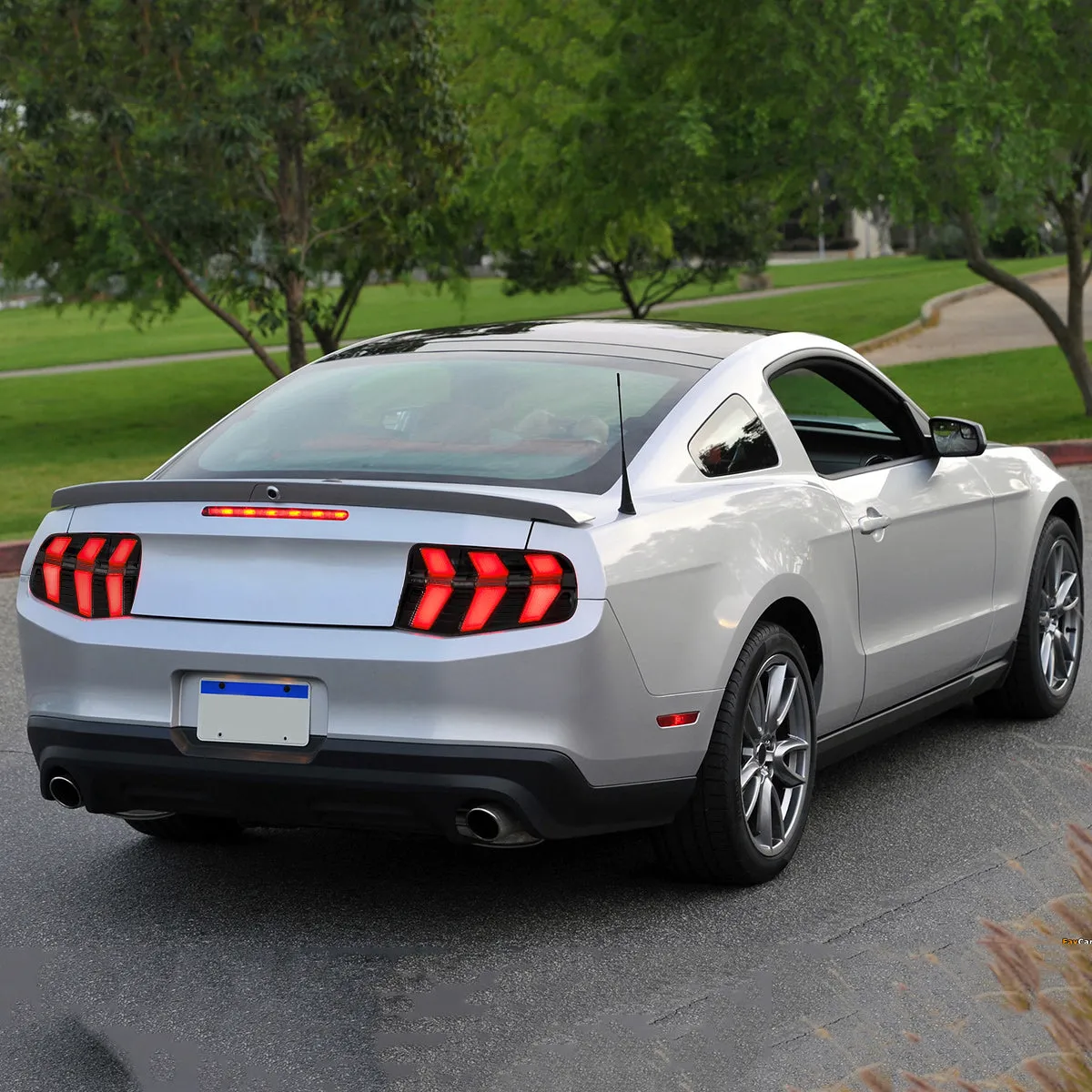 VLAND LED Tail Lights For Ford Mustang 2010-2012 With 7 Lighting Modes [DOT.]