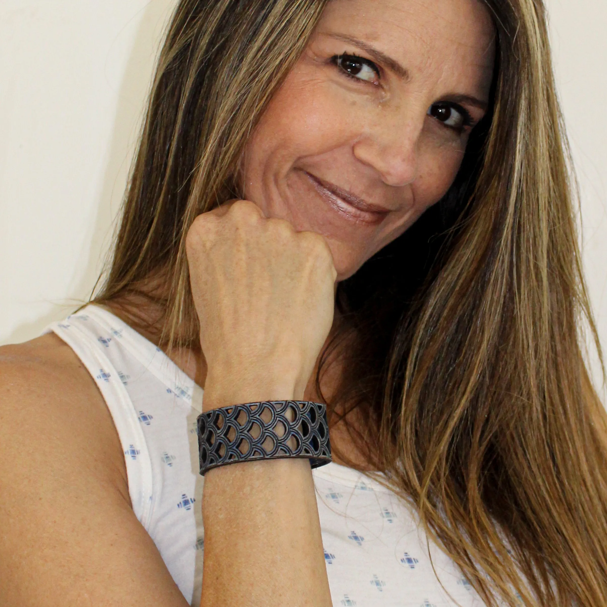Women's Leather Bracelet - Mermaid Scales Cut